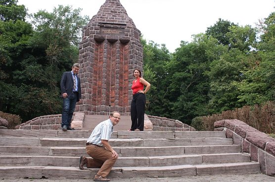 Am Kriegerdenkmal (Foto: P. Grabe|Stadtverwaltung Nordhausen) Am Kriegerdenkmal (Foto: P. Grabe|Stadtverwaltung Nordhausen)