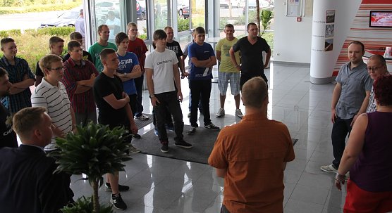 Ausbildung hat begonnen (Foto: Feuer Powertrain)