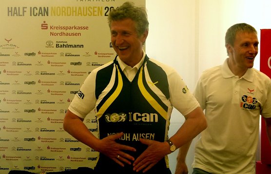 Dress für den OB (Foto: privat) Dress für den OB (Foto: privat)