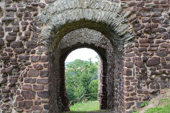 Die Ebersburg bei Herrmannsacker (Foto: H. Michel)