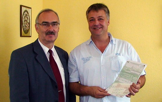 Scheck übergeben (Foto: Barmer) Scheck übergeben (Foto: Barmer)