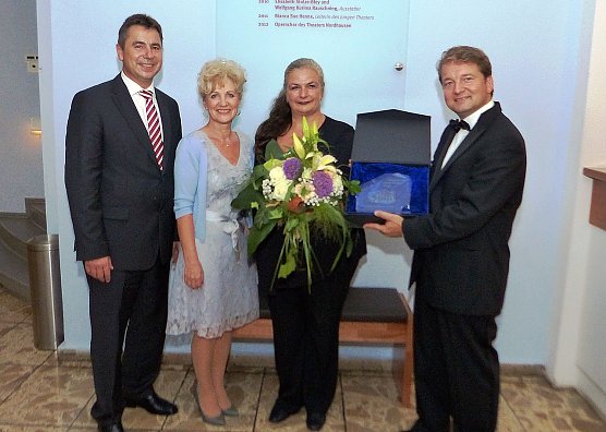 Übergeben (Foto: B. Susemihl) Übergeben (Foto: B. Susemihl)