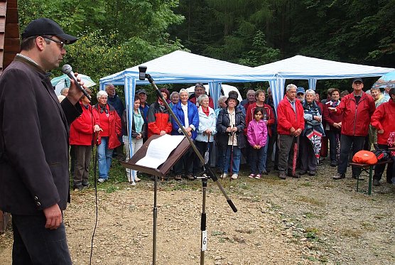 Schutzh&uuml;tte &uuml;bergeben (Foto: R. Englert)