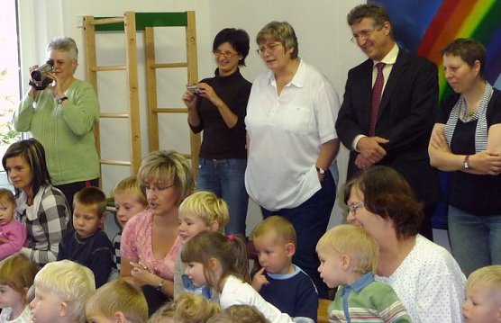 Besuch bei den Kleinsten (Foto: Freyberg) Besuch bei den Kleinsten (Foto: Freyberg)