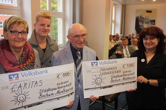 Spende &uuml;bergeben (Foto: I. Bergmann|Stadtverwaltung Nordhausen)