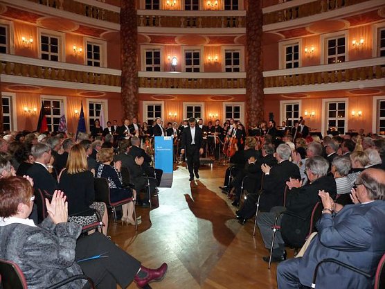 Feierlicher Festakt (Foto: Karl-Heinz Herrmann)