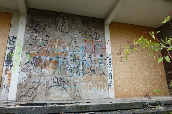 Relief am Hauptportal aktuell (Foto: Archiv Kneffel)