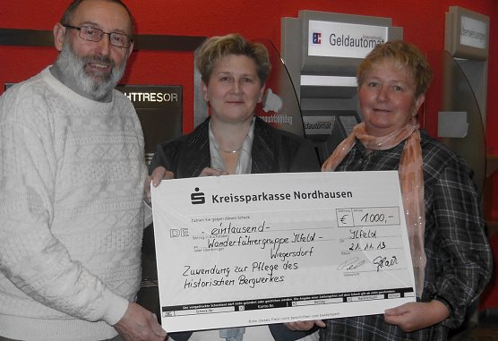 Übergeben (Foto: L. Schubert) Übergeben (Foto: L. Schubert)