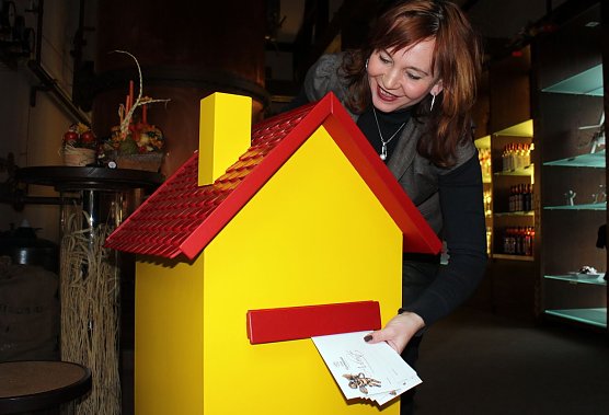 Daniela Külbel zeigt, wie es funktioniert (Foto: nnz) Daniela Külbel zeigt, wie es funktioniert (Foto: nnz)