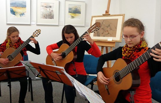 Musikalisch begleitet (Foto: Hans-Georg Backhaus) Musikalisch begleitet (Foto: Hans-Georg Backhaus)