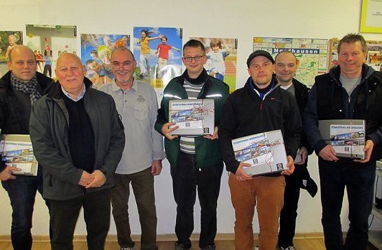 Übergeben (Foto: KSB) Übergeben (Foto: KSB)