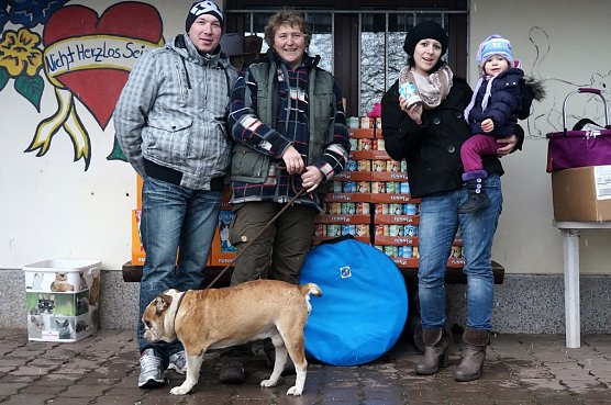 Spende &uuml;bergeben (Foto: Sandra Witzel)