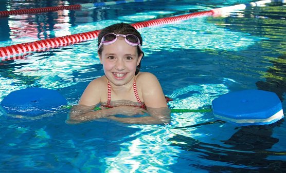 Pauline kann schwimmen (Foto: Badehaus Nordhausen GmbH) Pauline kann schwimmen (Foto: Badehaus Nordhausen GmbH)