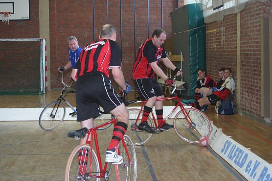 Radball vom Feinsten (Foto: Uwe Tittel) Radball vom Feinsten (Foto: Uwe Tittel)