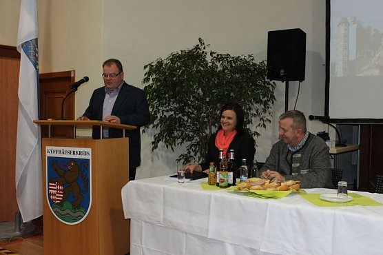 Flagge gezeigt! (Foto: Karl-Heinz Herrmann) Flagge gezeigt! (Foto: Karl-Heinz Herrmann)