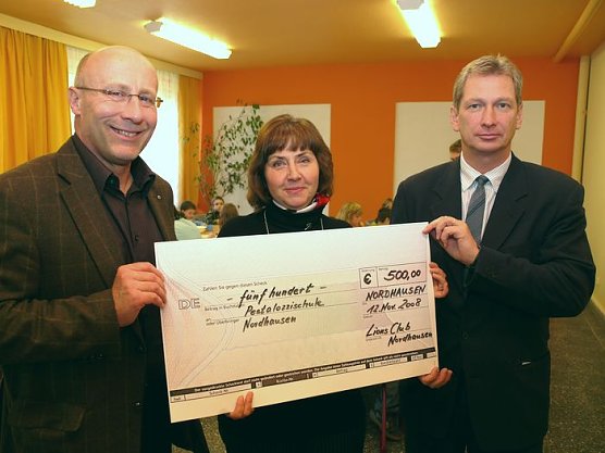 Hilfe per Scheck (Foto: nnz)