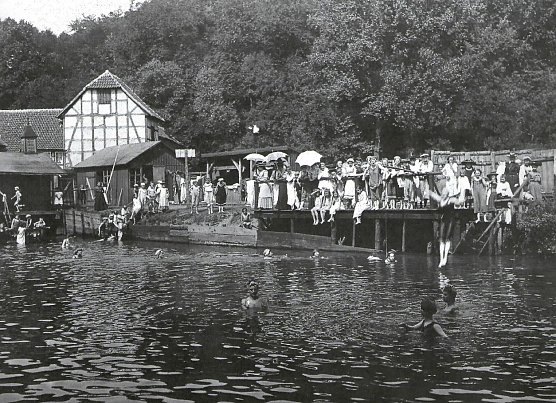 M&uuml;hlenp&auml;chter Christian Oehme war besonders gesch&auml;ftst&uuml;chtig,  nutzte das Wasser des M&uuml;hlgrabens und schuf um 1860 das erste Freibad. (Foto: Archiv/Fritz Schmalz)