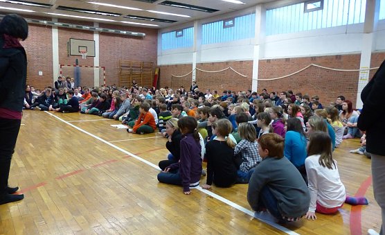 Schulversammlung (Foto: Jan Füldner, Klasse 7b) Schulversammlung (Foto: Jan Füldner, Klasse 7b)