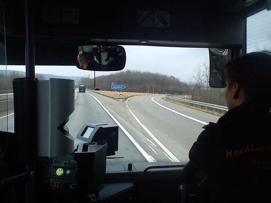 Mit dem Bus nach Hanau (Foto: Sandra Arm) Mit dem Bus nach Hanau (Foto: Sandra Arm)