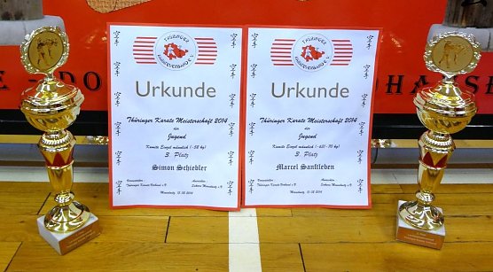 Pokale und Urkunden (Foto: S. Schr&ouml;ter)