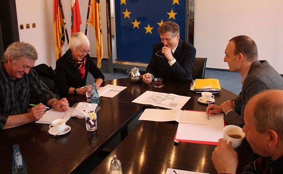 Gespräch beim OB (Foto: P. Grabe|Stadtverwaltung Nordhausen) Gespräch beim OB (Foto: P. Grabe|Stadtverwaltung Nordhausen)