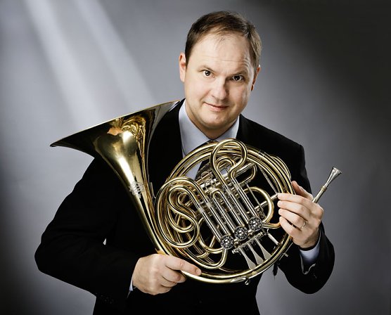 Finnischer Hornsolist im 5. Sinfoniekonzert (Foto: Agentur)