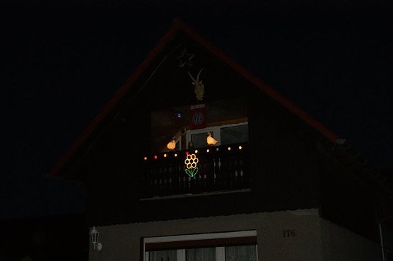 Leuchtendes Haus (Foto: Michael Randel) Leuchtendes Haus (Foto: Michael Randel)