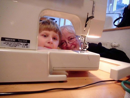 Nähen im KILA (Foto: F. Tuschy) Nähen im KILA (Foto: F. Tuschy)