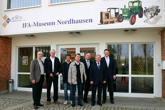 Hans-Joachim Port, Prof. Dr.-Ing. Matthias Viehmann, Roberto Auer, Prof. Dr.-Ing. Ferdinand Herms, Helmut Peter, Otto Brandt, Prof. Dr. J&ouml;rg Wagner (v.l.n.r.) (Foto: Fachhochschule Nordhausen)