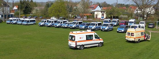 Polizeiaufgebot auf dem Nebenplatz (Foto: nnz)