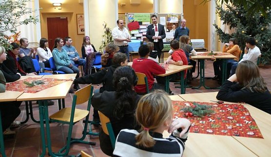 Bücherkisten übergeben (Foto: nnz) Bücherkisten übergeben (Foto: nnz)