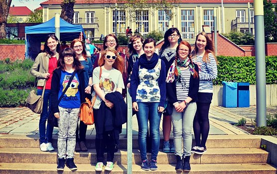 M&auml;dchen auf Achse (Foto: Tina Schneppe, FHN)