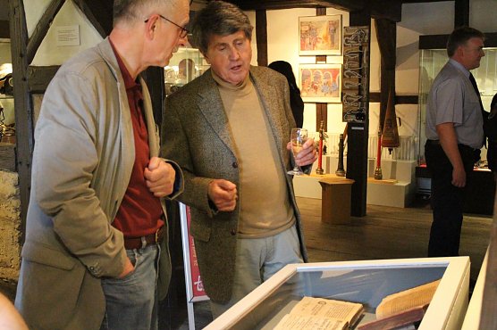 Dr. Peter Kuhlbrodt hat die Ausstellung inhaltlich erstellt (Foto: Angelo Glashagel)