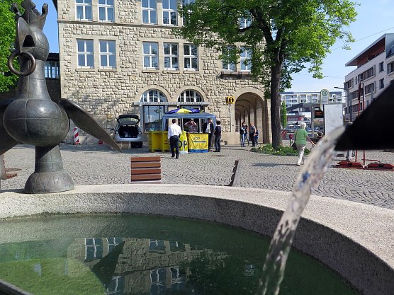 Infostand am Rathaus (Foto: nnz)