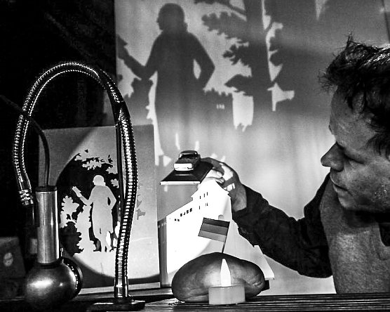 Figurentheater "Ausgeleuchtet" (Foto: Patrick Jech) Figurentheater "Ausgeleuchtet" (Foto: Patrick Jech)