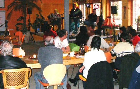 Weihnachten im Hinterhof (Foto: SIZ) Weihnachten im Hinterhof (Foto: SIZ)