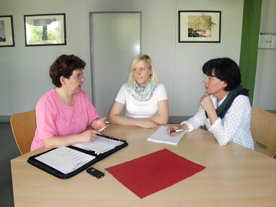 Frau Bischoff � Bergwacht/Schulsanit&auml;tsdienst Frau Dilbins � Schulsozialarbeiterin Frau B&ouml;ck � Schulleiterin Oberschule Ellrich (Foto: Regelschule Ellrich)