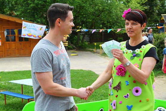 Kirmesburschen mit Spende (Foto: Bernd Peter)