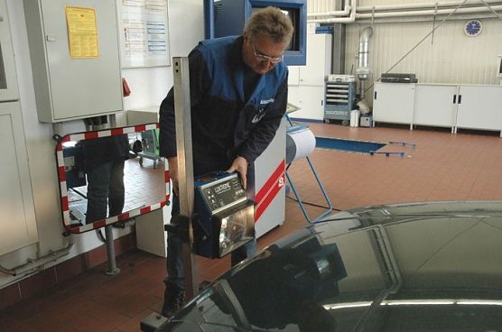 Untersuchung (Foto: T&Uuml;V)