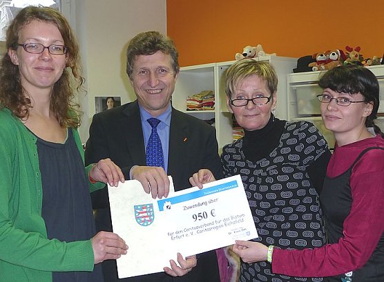 &Uuml;berreicht (Foto: Freyberg)