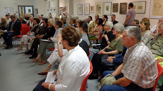 G&auml;ste der Vernissage (Foto: Hans-Georg Backhaus)