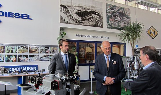 BHKW übergeben (Foto: J. Hesse) BHKW übergeben (Foto: J. Hesse)