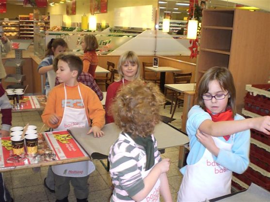 Fleißige Bäcker (Foto: nh) Fleißige Bäcker (Foto: nh)