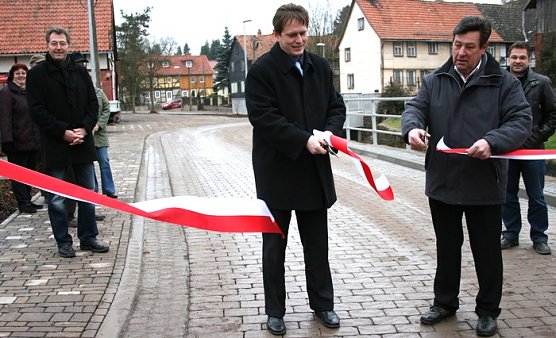Stra&szlig;e &uuml;bergeben (Foto: Wille)