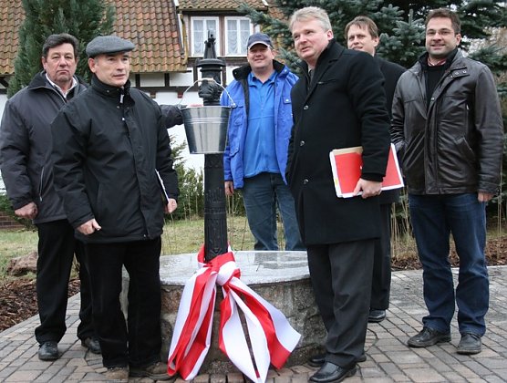 Stra&szlig;e &uuml;bergeben (Foto: Wille)