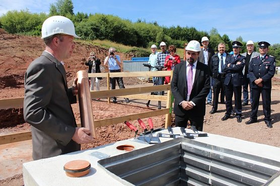 WAGO legt in Sondershausen den Grundstein (Foto: Karl-Heinz Herrmann) WAGO legt in Sondershausen den Grundstein (Foto: Karl-Heinz Herrmann)