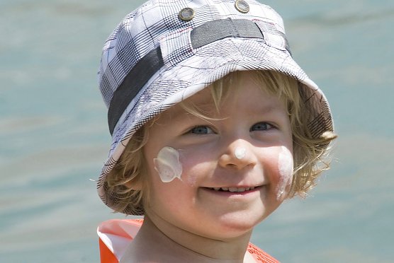 Sonnencremes für Kinder getestet (Foto: Stiftung Warentest) Sonnencremes für Kinder getestet (Foto: Stiftung Warentest)