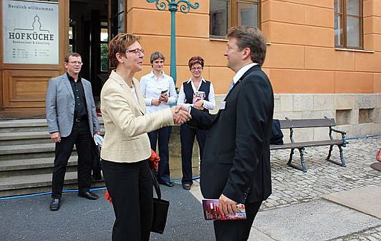Prominente Premierengäste (Foto: Karl-Heinz Herrmann) Prominente Premierengäste (Foto: Karl-Heinz Herrmann)