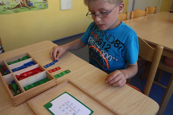 Viel Wert wird auf besondere Unterrichtsmaterialien gelegt (Foto: Angelo Glashagel)