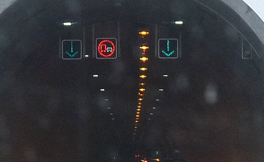 Schmücketunnel Einfahrt (Foto: Karl-Heinz Herrmann) Schmücketunnel Einfahrt (Foto: Karl-Heinz Herrmann)